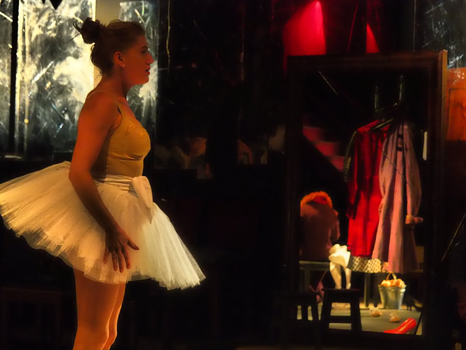 Deviamos Ter Parado Teatro Meridional SusanaMonteiro